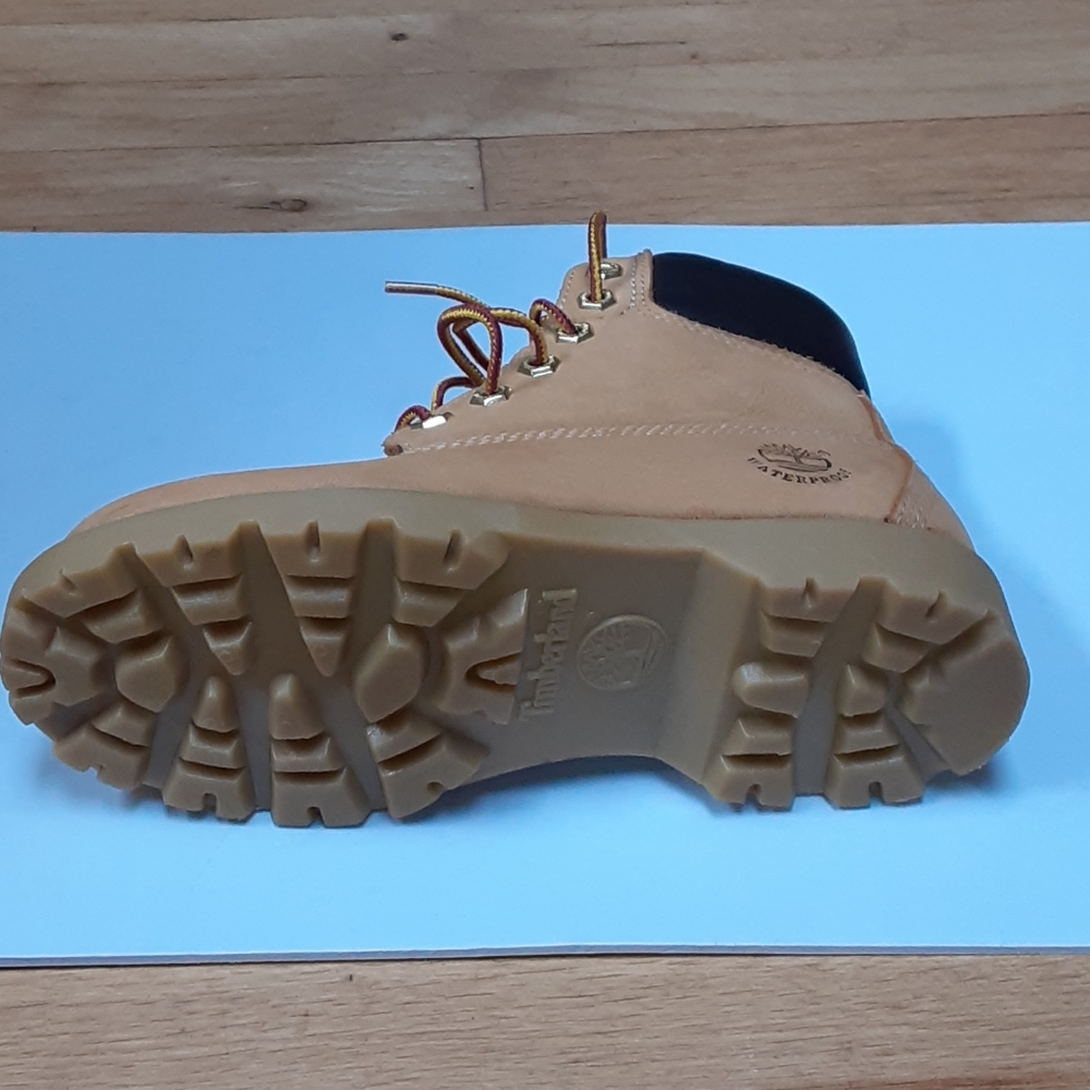 Shoes - Picture 4 of 5